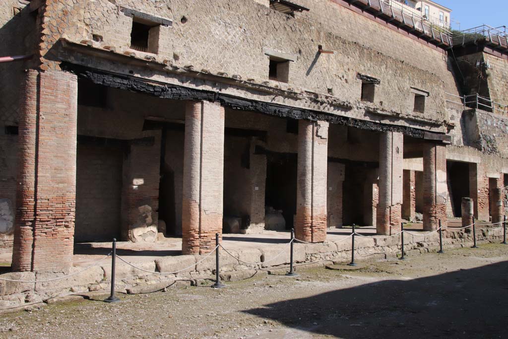 Decumanus Maximus, Herculaneum, October 2020.
North side of Decumanus Maximus, with doorways numbered from 2 to 6, set under portico. Photo courtesy of Klaus Heese.